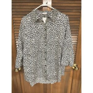Chico's Women's Black White Leopard Tiger Print Button Up No Iron Shirt Size 3‎